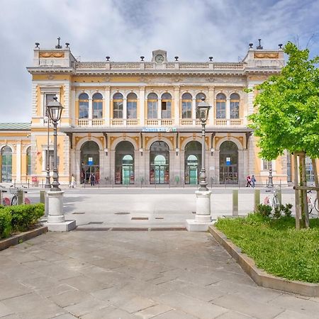Mihaela Apartment - Charme Near The Station Триест Экстерьер фото