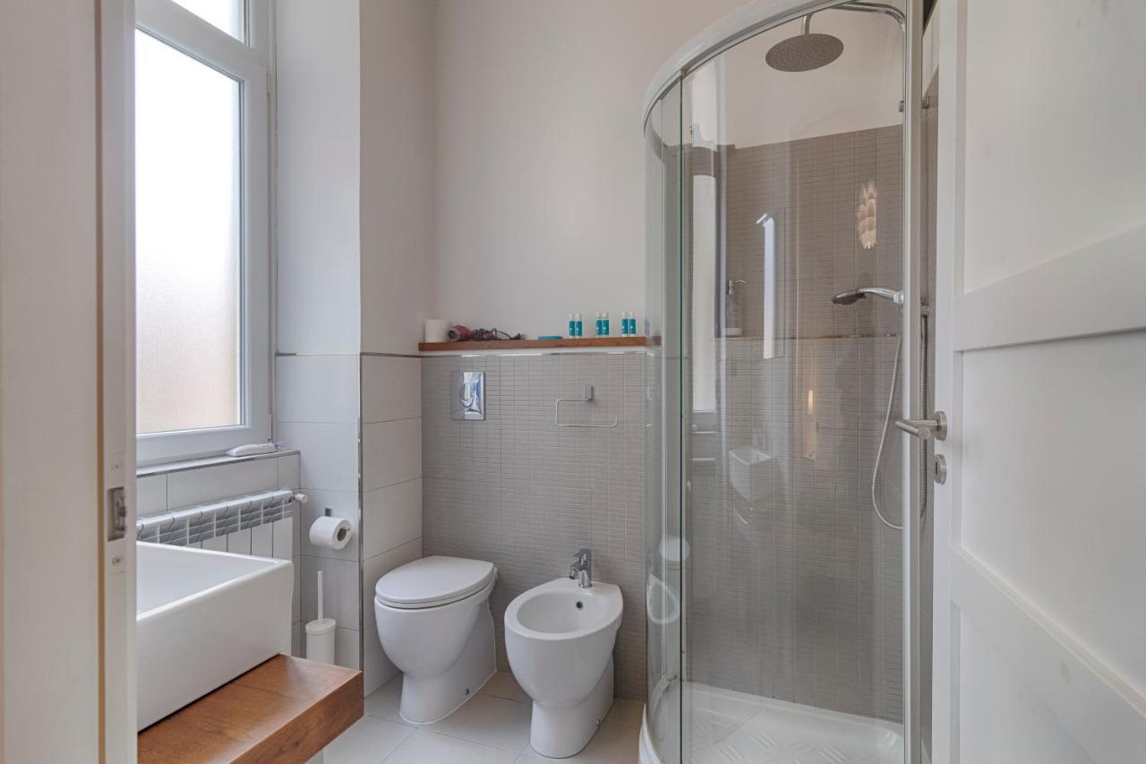 Mihaela Apartment - Charme Near The Station Триест Экстерьер фото