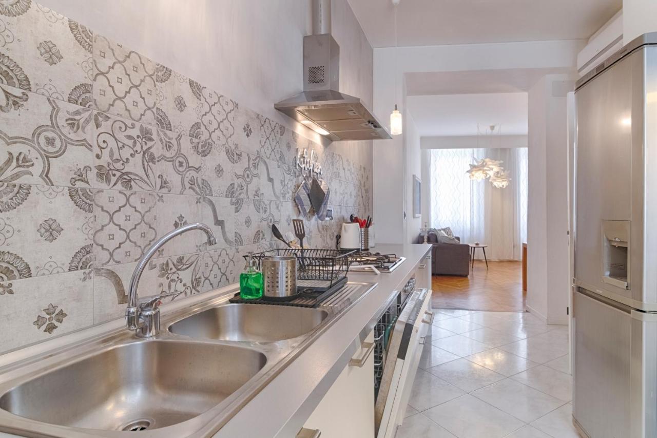 Mihaela Apartment - Charme Near The Station Триест Экстерьер фото
