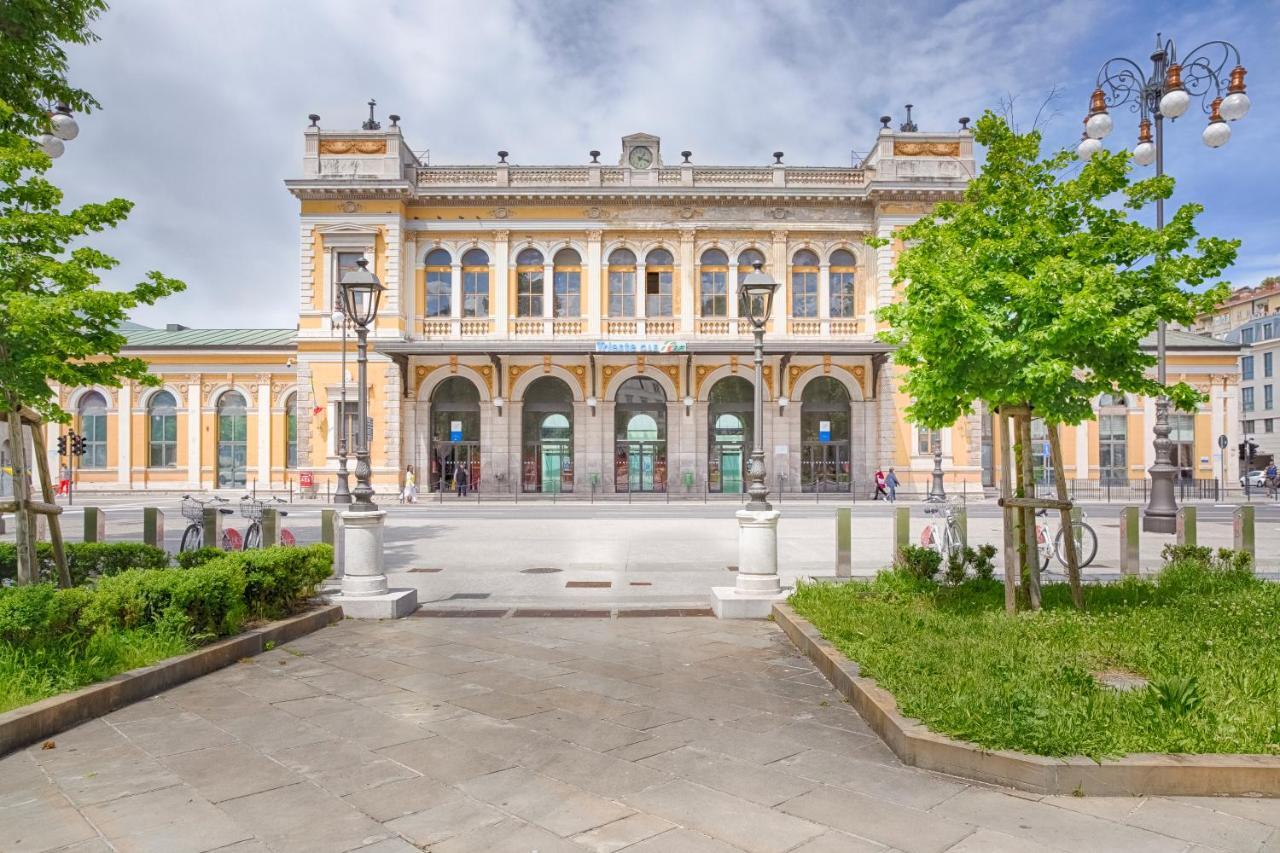 Mihaela Apartment - Charme Near The Station Триест Экстерьер фото